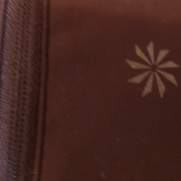 Athleta maroon leggings 7/8 length Size Medium pocket on side and on the… - Picture 5 of 9